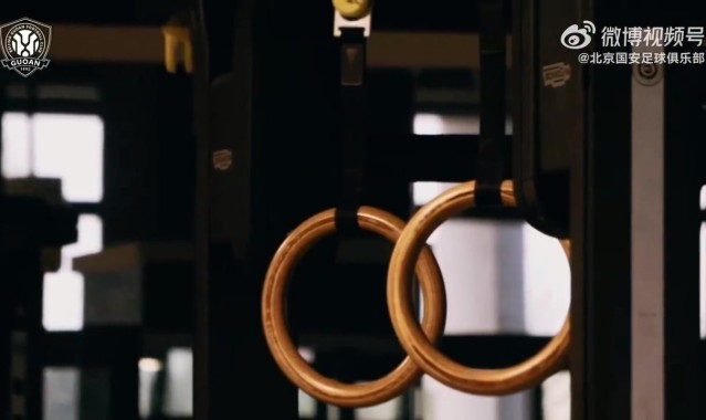 开云APP-主教练正在热身？😕😕😕